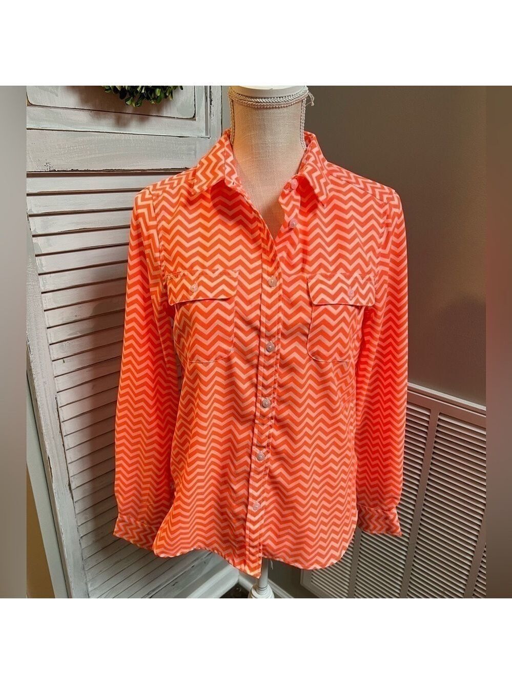 Women’s American Eagle Outfitter. Orange and white chevron dress shirt. Size S